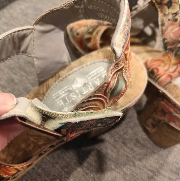Like new!! L'Artiste "Northstar"-GRM sz 40 /9 US block heel sandals - Picture 9 of 9
